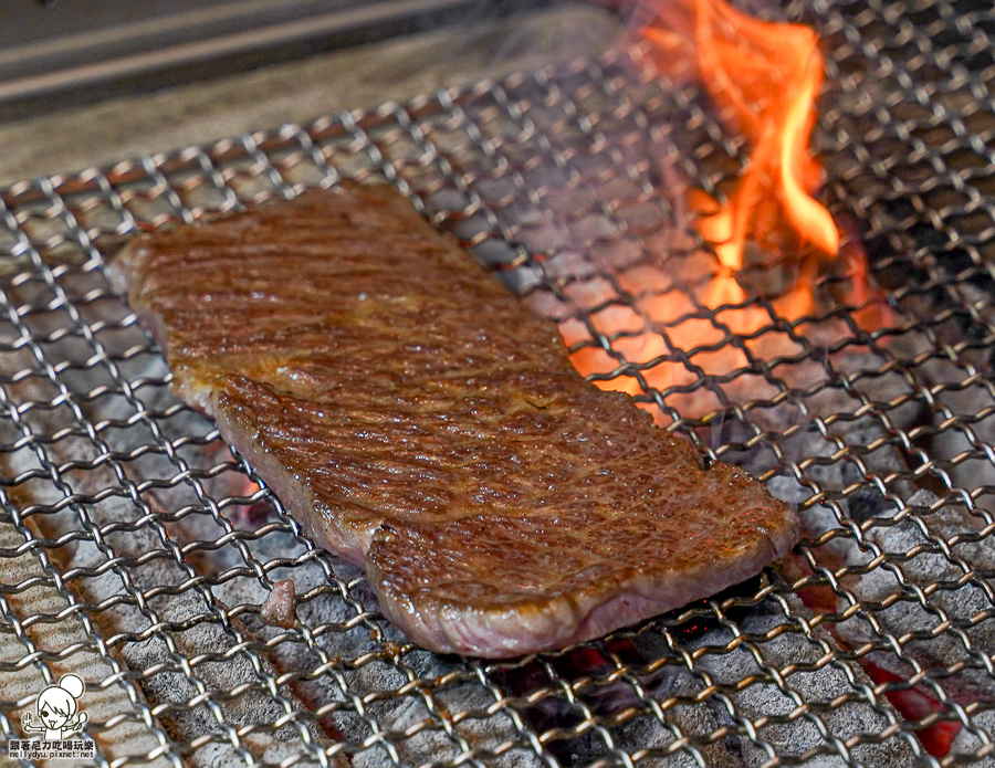 明燒肉 高雄燒肉 包廂 海鮮 活撈 日本和牛 聚餐 約會 慶生 儀式感 好停車 