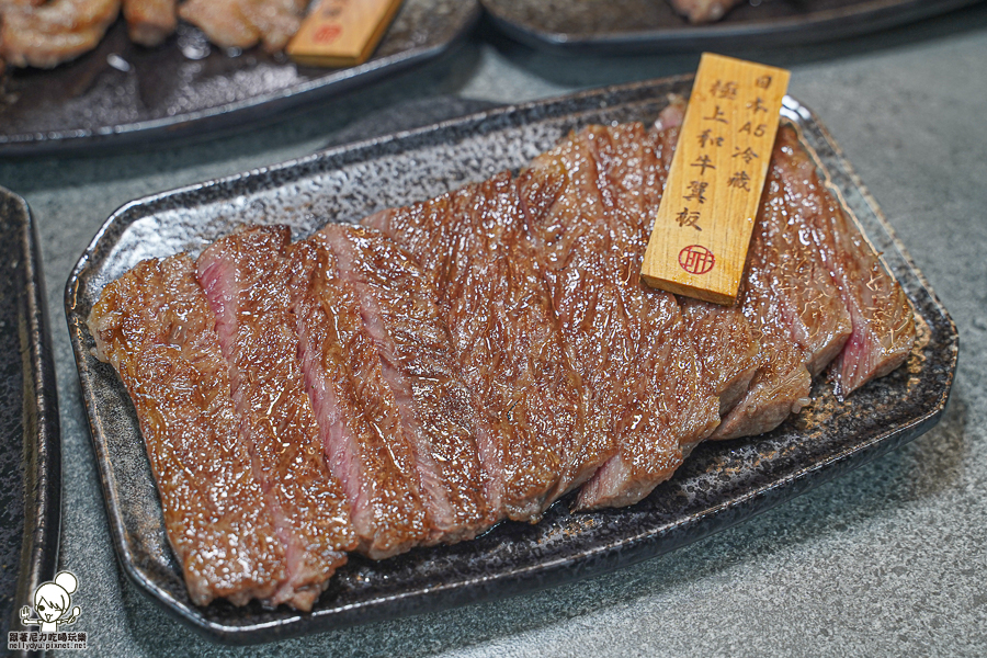 明燒肉 高雄燒肉 包廂 海鮮 活撈 日本和牛 聚餐 約會 慶生 儀式感 好停車 