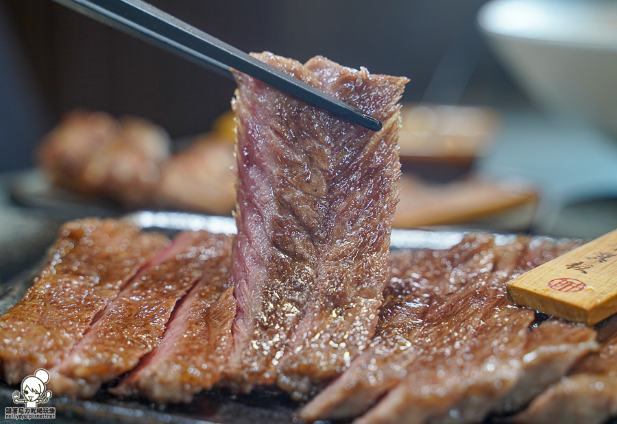 明燒肉 高雄燒肉 包廂 海鮮 活撈 日本和牛 聚餐 約會 慶生 儀式感 好停車 