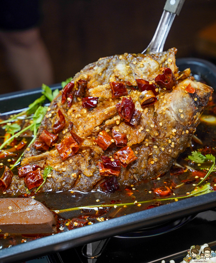 高雄美食 麻辣烤魚 酸菜魚 烤魚 火鍋 鍋物 來漁樂 灑椒 鍋物 石頭火鍋 聚餐