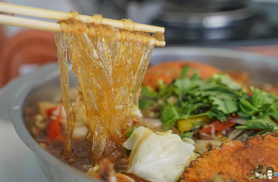 小琉球美食 熱炒 聚餐 和菜 蜂巢蝦 獨特 海鮮 鍋物 砂鍋 必吃 老饕 景觀 美景 碼頭