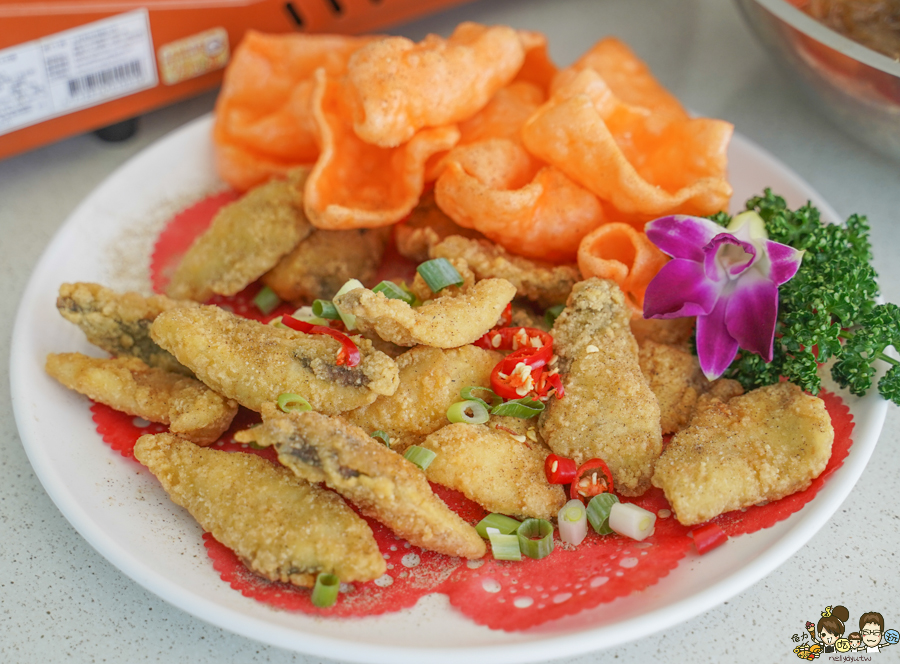 小琉球美食 熱炒 聚餐 和菜 蜂巢蝦 獨特 海鮮 鍋物 砂鍋 必吃 老饕 景觀 美景 碼頭