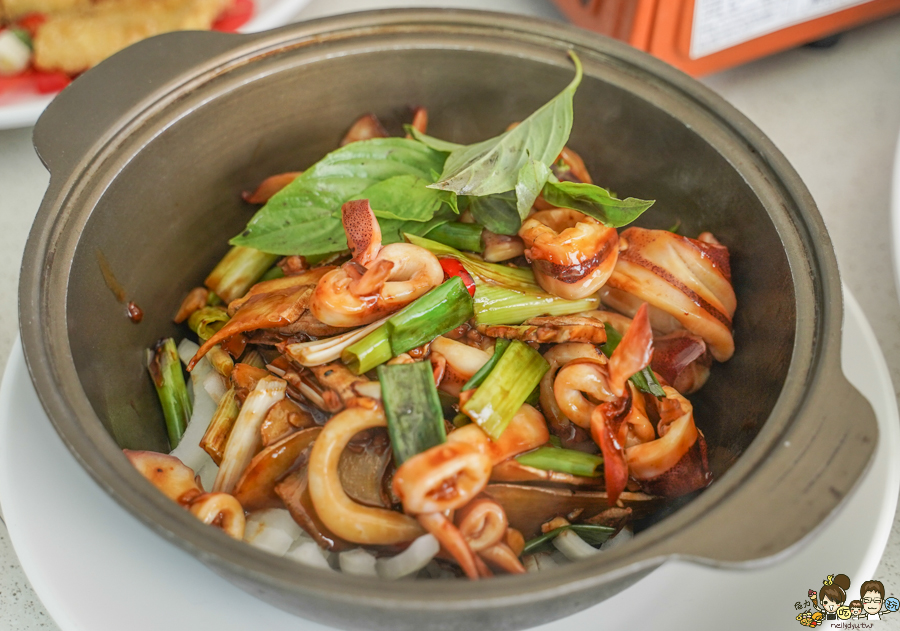 小琉球美食 熱炒 聚餐 和菜 蜂巢蝦 獨特 海鮮 鍋物 砂鍋 必吃 老饕 景觀 美景 碼頭