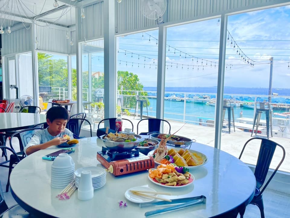 小琉球美食 熱炒 聚餐 和菜 蜂巢蝦 獨特 海鮮 鍋物 砂鍋 必吃 老饕 景觀 美景 碼頭