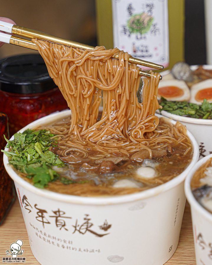 今年貴焿 麵線糊 銅板美食 高雄起家 高雄美食 招牌 首選 麵線糊推薦 好吃 堅果辣椒 