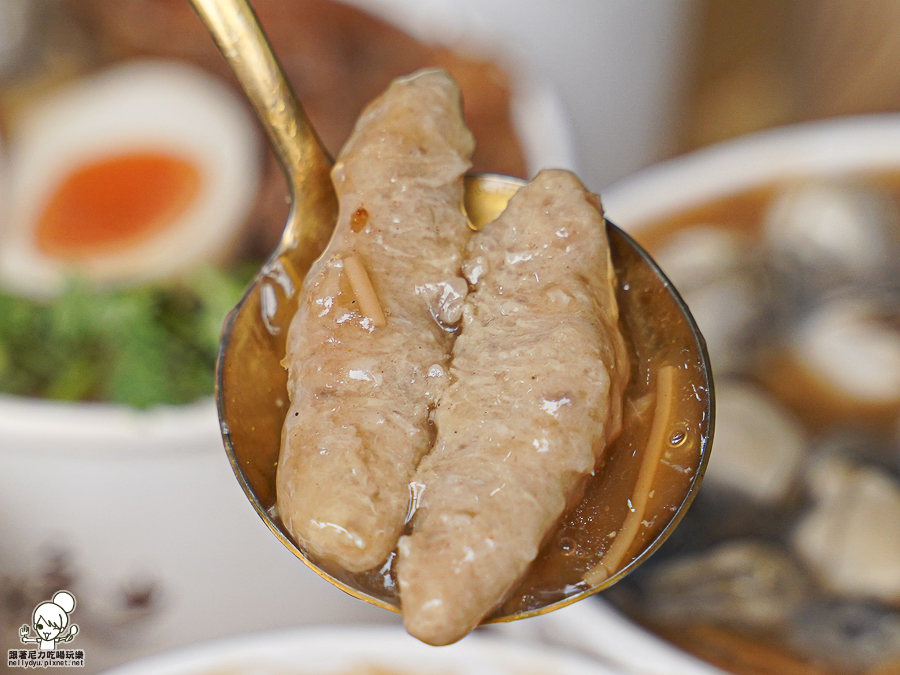 今年貴焿 麵線糊 銅板美食 高雄起家 高雄美食 招牌 首選 麵線糊推薦 好吃 堅果辣椒 