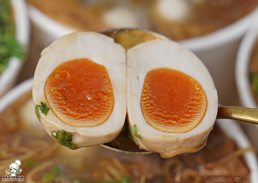 今年貴焿 麵線糊 銅板美食 高雄起家 高雄美食 招牌 首選 麵線糊推薦 好吃 堅果辣椒 