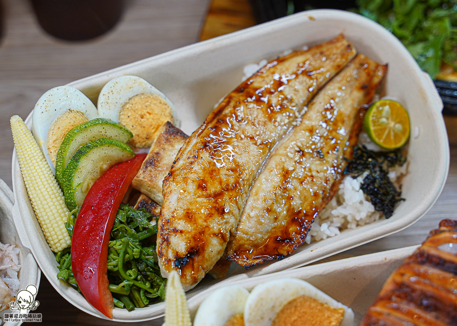 蛋白質 外帶餐盒 便當 手作 牛肉漢堡排 肉排 日式 排隊 高雄美食