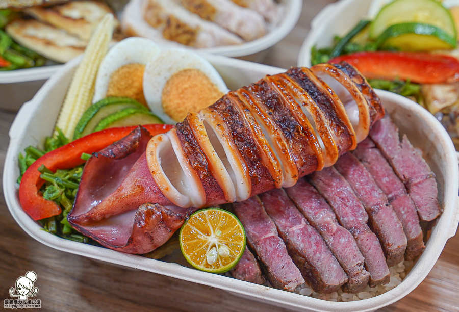 蛋白質 外帶餐盒 便當 手作 牛肉漢堡排 肉排 日式 排隊 高雄美食