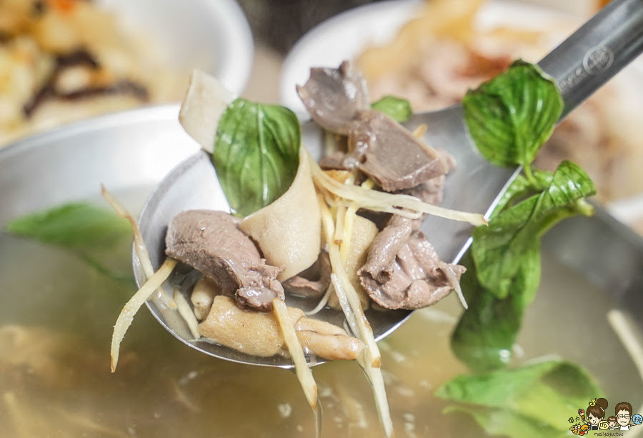 玖肆鴨霸 小琉球必吃 小琉球美食 鴨肉 熱炒 鮮味 新鮮 圓桌 聚餐 聚會 潛水客推薦