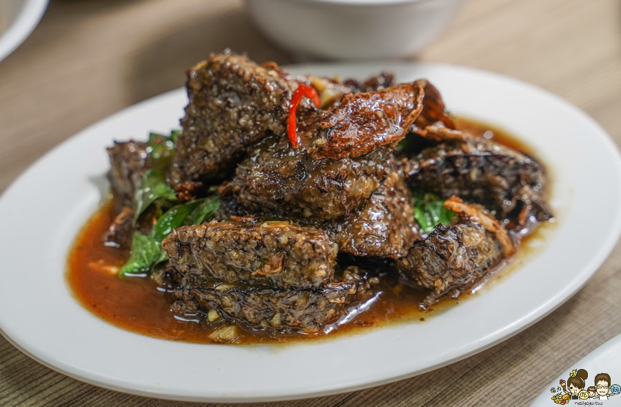 玖肆鴨霸 小琉球必吃 小琉球美食 鴨肉 熱炒 鮮味 新鮮 圓桌 聚餐 聚會 潛水客推薦