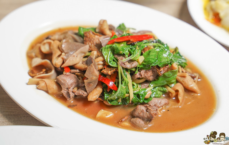 玖肆鴨霸 小琉球必吃 小琉球美食 鴨肉 熱炒 鮮味 新鮮 圓桌 聚餐 聚會 潛水客推薦