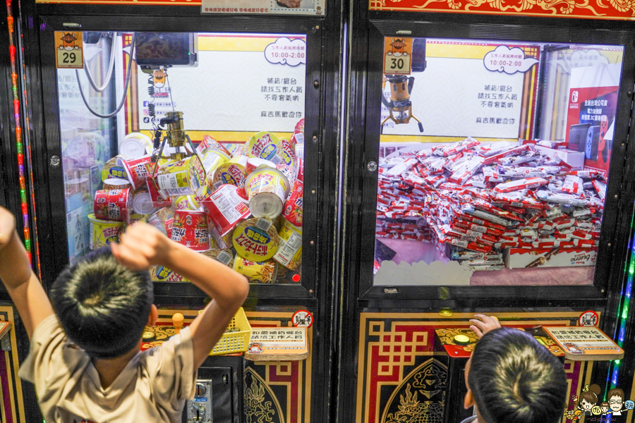 台南旅遊 夾娃娃 夾零食 台南 零食 夾物金 購物 全家 親子 親子旅遊 主題樂園 親子樂園