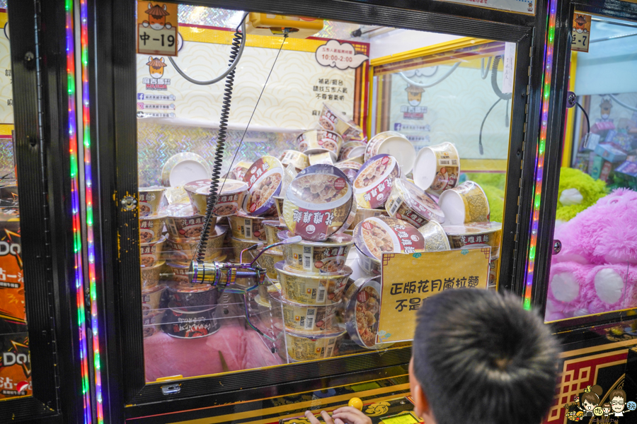 台南旅遊 夾娃娃 夾零食 台南 零食 夾物金 購物 全家 親子 親子旅遊 主題樂園 親子樂園