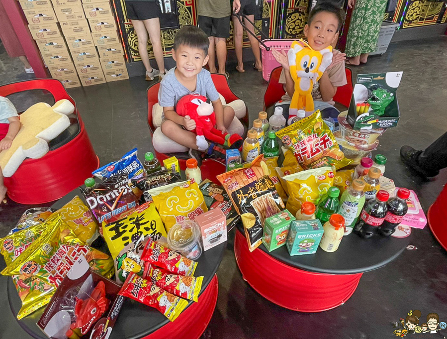 台南旅遊 夾娃娃 夾零食 台南 零食 夾物金 購物 全家 親子 親子旅遊 主題樂園 親子樂園