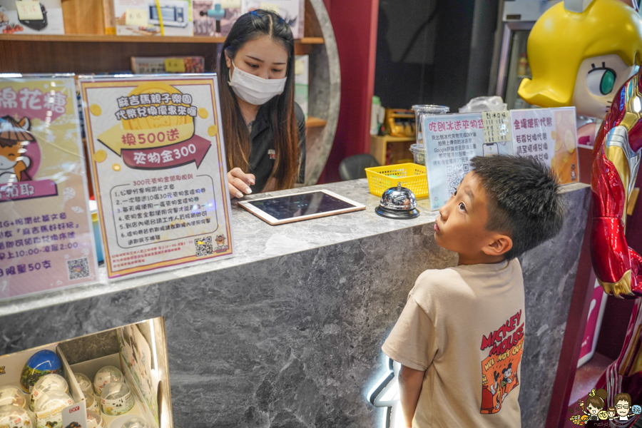 台南旅遊 夾娃娃 夾零食 台南 零食 夾物金 購物 全家 親子 親子旅遊 主題樂園 親子樂園