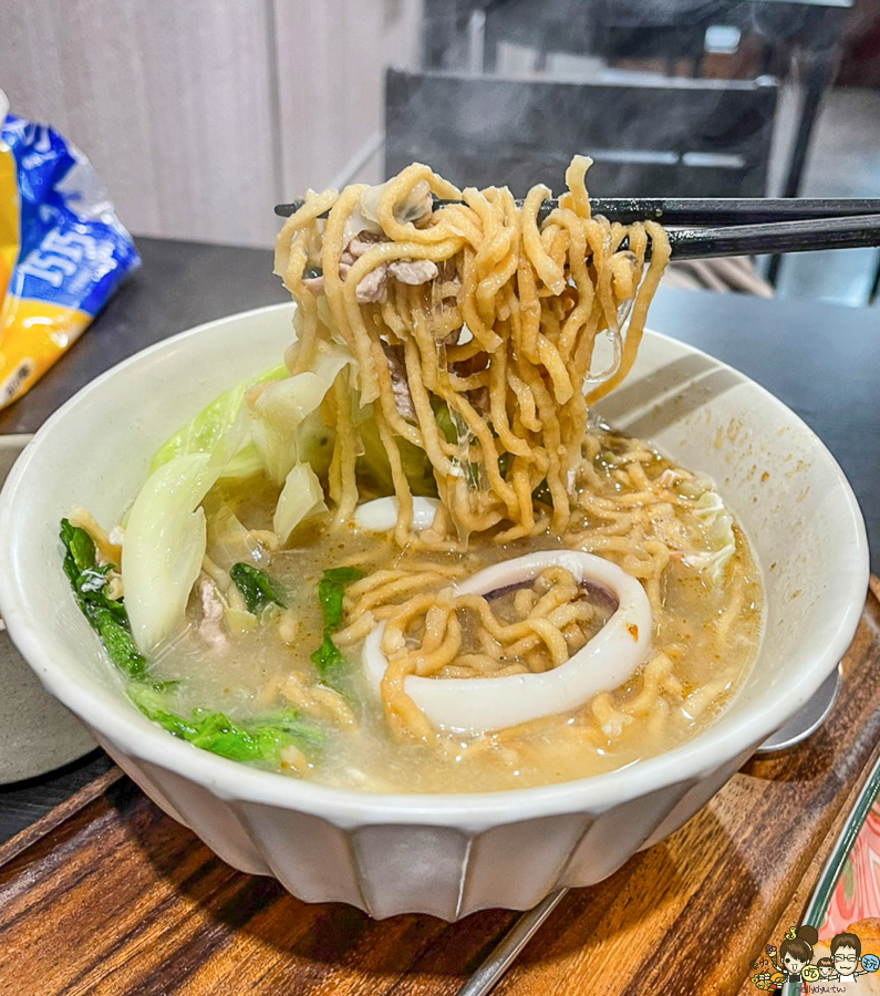 左營 巨蛋 鹹酥雞 香雞排 鍋燒意麵 午餐 晚餐 巷弄 午春吉 好吃 必吃 高雄美食