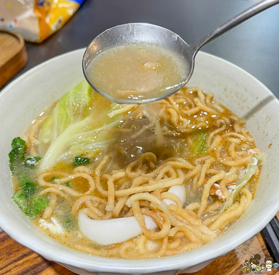 左營 巨蛋 鹹酥雞 香雞排 鍋燒意麵 午餐 晚餐 巷弄 午春吉 好吃 必吃 高雄美食