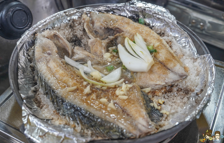 青年夜市 夜市美食 好吃 推薦 海公公大排檔 大排檔 海鮮 青蚵 火烤魚 烤魚 烤海鮮 平價海鮮