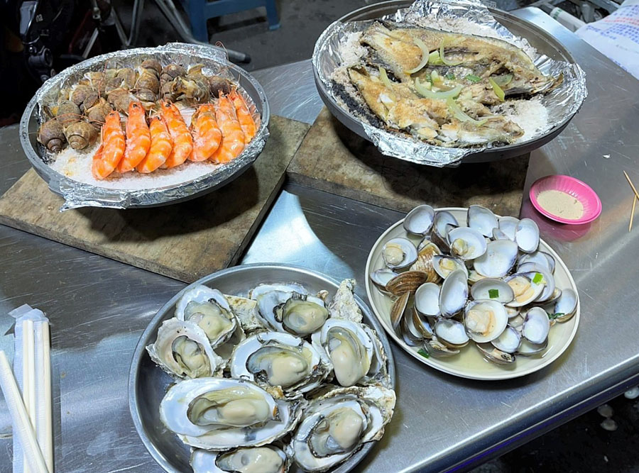 青年夜市 夜市美食 好吃 推薦 海公公大排檔 大排檔 海鮮 青蚵 火烤魚 烤魚 烤海鮮 平價海鮮