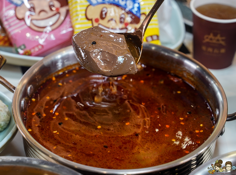 鍋物 火鍋 美術館 美食 餐廳 吃到飽 自助吧 肉肉盤 肉瀑布 嗑肉石鍋 美術店