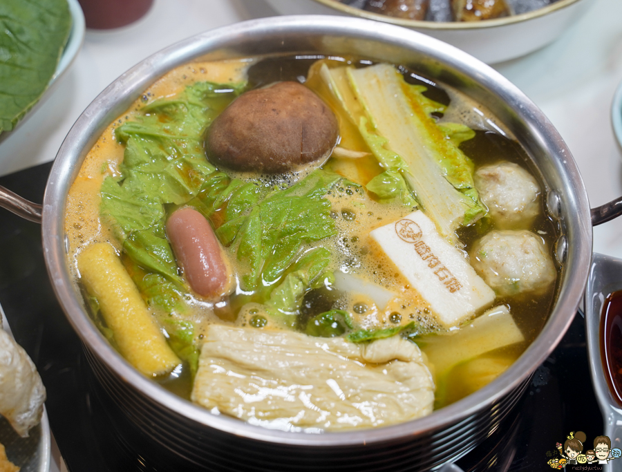 鍋物 火鍋 美術館 美食 餐廳 吃到飽 自助吧 肉肉盤 肉瀑布 嗑肉石鍋 美術店