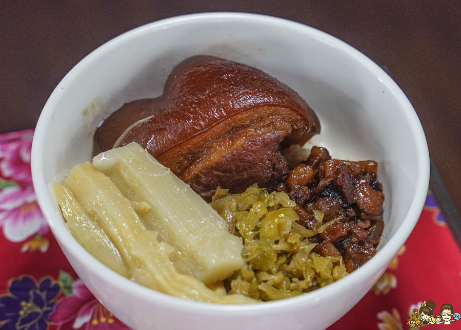 三輪懷舊肉燥飯 肉燥飯 古早味 懷舊 蒸蛋湯 排骨 紅糟 高雄必吃 高雄美食