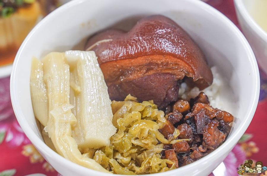 三輪懷舊肉燥飯 肉燥飯 古早味 懷舊 蒸蛋湯 排骨 紅糟 高雄必吃 高雄美食