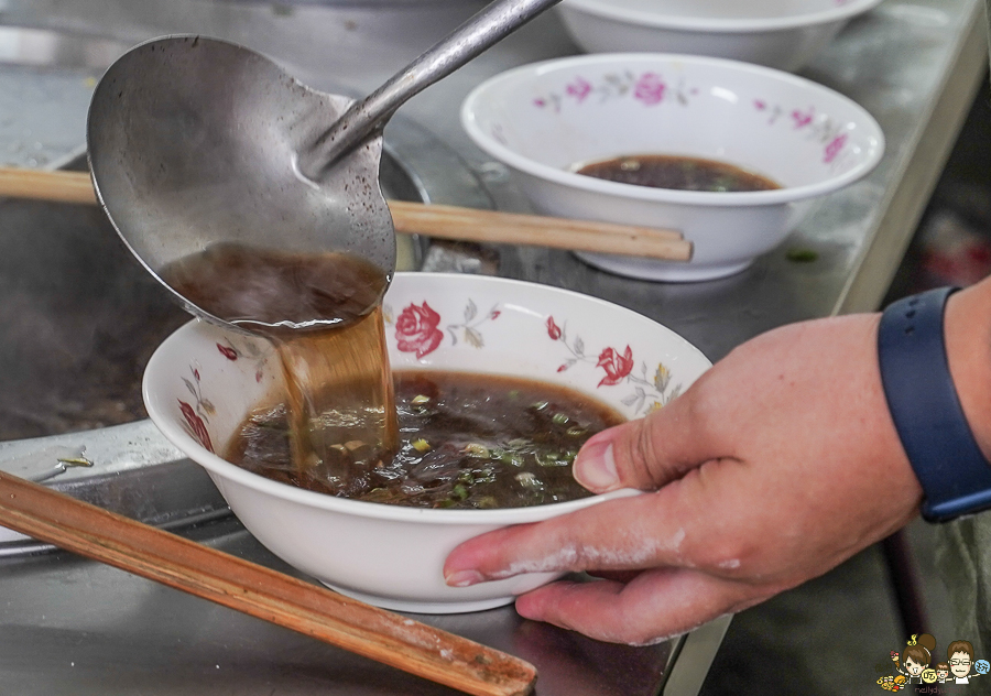 鄧記牛肉麵 手工麵 炸醬麵 榨菜 炒飯 巷弄 高雄 老店 老字號 傳承 好吃 推薦 必吃 限量 限定 炸醬餛飩