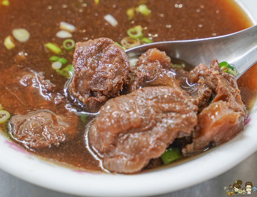 鄧記牛肉麵 手工麵 炸醬麵 榨菜 炒飯 巷弄 高雄 老店 老字號 傳承 好吃 推薦 必吃 限量 限定 炸醬餛飩