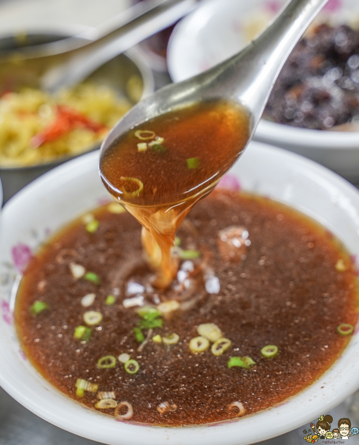 鄧記牛肉麵 手工麵 炸醬麵 榨菜 炒飯 巷弄 高雄 老店 老字號 傳承 好吃 推薦 必吃 限量 限定 炸醬餛飩