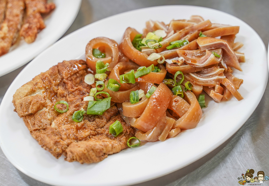 鄧記牛肉麵 手工麵 炸醬麵 榨菜 炒飯 巷弄 高雄 老店 老字號 傳承 好吃 推薦 必吃 限量 限定 炸醬餛飩