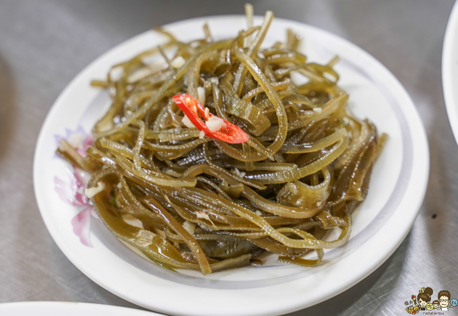 鄧記牛肉麵 手工麵 炸醬麵 榨菜 炒飯 巷弄 高雄 老店 老字號 傳承 好吃 推薦 必吃 限量 限定 炸醬餛飩