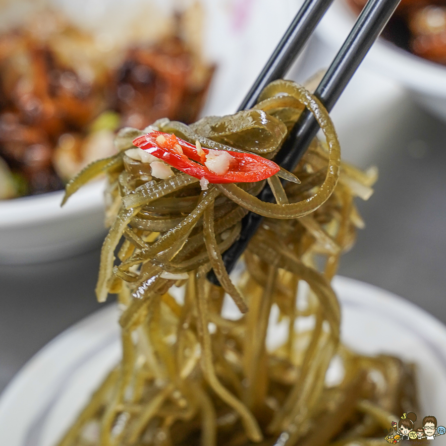 鄧記牛肉麵 手工麵 炸醬麵 榨菜 炒飯 巷弄 高雄 老店 老字號 傳承 好吃 推薦 必吃 限量 限定 炸醬餛飩