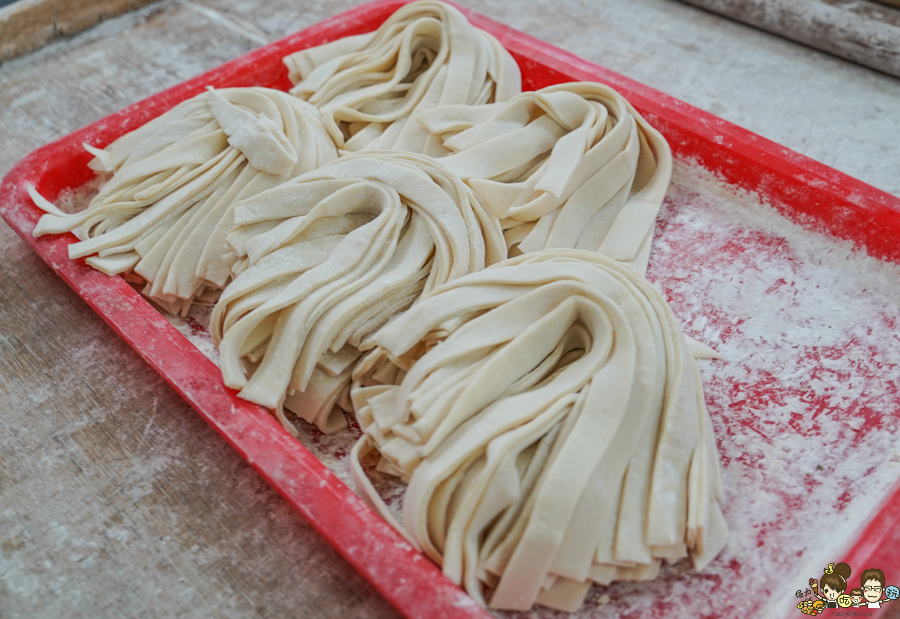 鄧記牛肉麵 手工麵 炸醬麵 榨菜 炒飯 巷弄 高雄 老店 老字號 傳承 好吃 推薦 必吃 限量 限定 炸醬餛飩