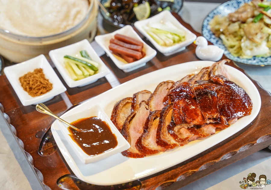 台南聚餐 台南美食 烤鴨 片鴨 櫻桃鴨 脆皮烤鴨 玥圓坊 聚餐 包廂 圓桌 聚會 尾牙 春酒