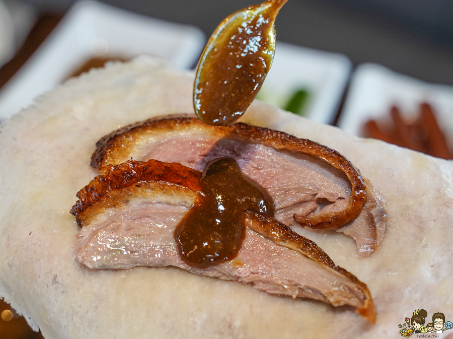 台南聚餐 台南美食 烤鴨 片鴨 櫻桃鴨 脆皮烤鴨 玥圓坊 聚餐 包廂 圓桌 聚會 尾牙 春酒