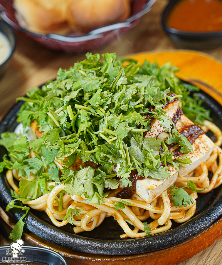 大港參貳牛排 排餐 鐵板牛排 蔥花 起司 香菜 麻辣 臭豆腐 麻辣臭豆腐 創意 好吃 鹽埕美食