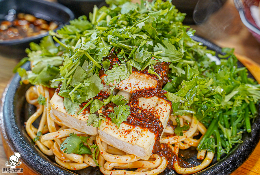 大港參貳牛排 排餐 鐵板牛排 蔥花 起司 香菜 麻辣 臭豆腐 麻辣臭豆腐 創意 好吃 鹽埕美食