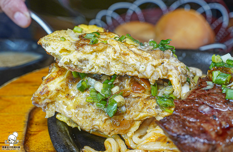 大港參貳牛排 排餐 鐵板牛排 蔥花 起司 香菜 麻辣 臭豆腐 麻辣臭豆腐 創意 好吃 鹽埕美食