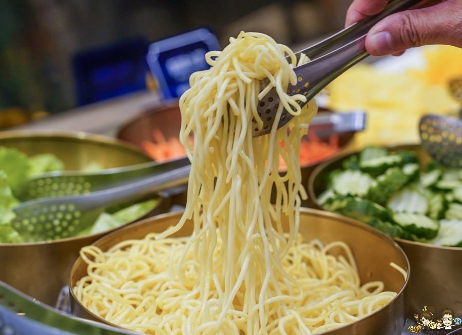 牛室 文山特區 親子聚餐 聚會 吃肉肉 鐵板 牛排 自助吧 吃到飽 