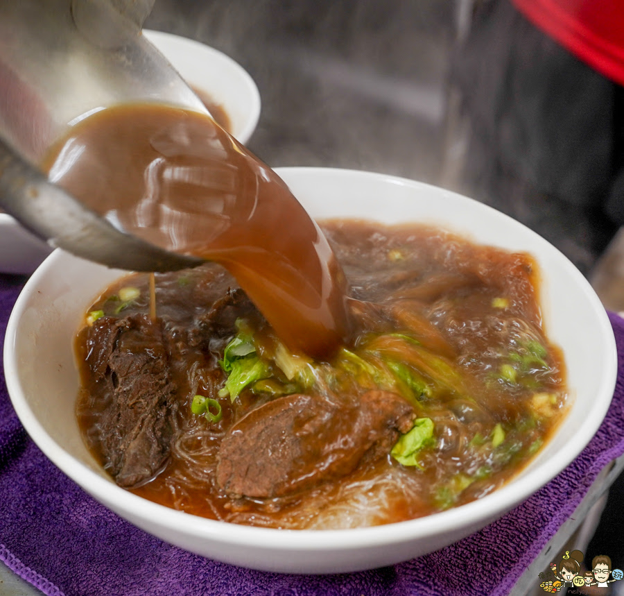 億豪牛肉麵 紅燒牛肉麵 清燉牛肉麵 麵食 乾拌麵 粗拉麵 拉麵 麵食 鳳山美食 大碗 平價 蔥爆 滷味 黑白切