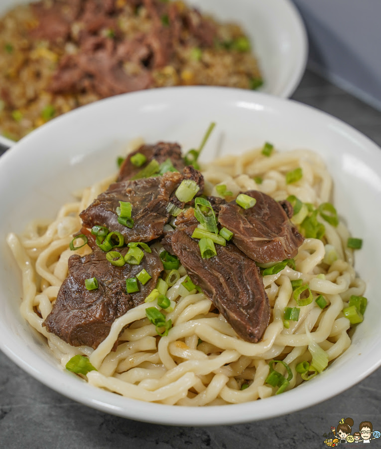 億豪牛肉麵 紅燒牛肉麵 清燉牛肉麵 麵食 乾拌麵 粗拉麵 拉麵 麵食 鳳山美食 大碗 平價 蔥爆 滷味 黑白切