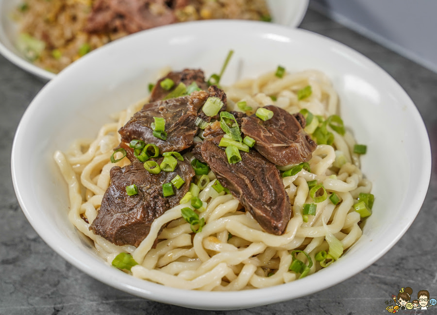 億豪牛肉麵 紅燒牛肉麵 清燉牛肉麵 麵食 乾拌麵 粗拉麵 拉麵 麵食 鳳山美食 大碗 平價 蔥爆 滷味 黑白切