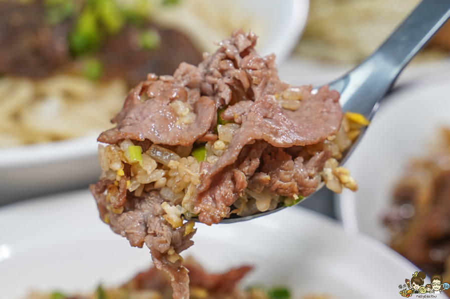 億豪牛肉麵 紅燒牛肉麵 清燉牛肉麵 麵食 乾拌麵 粗拉麵 拉麵 麵食 鳳山美食 大碗 平價 蔥爆 滷味 黑白切