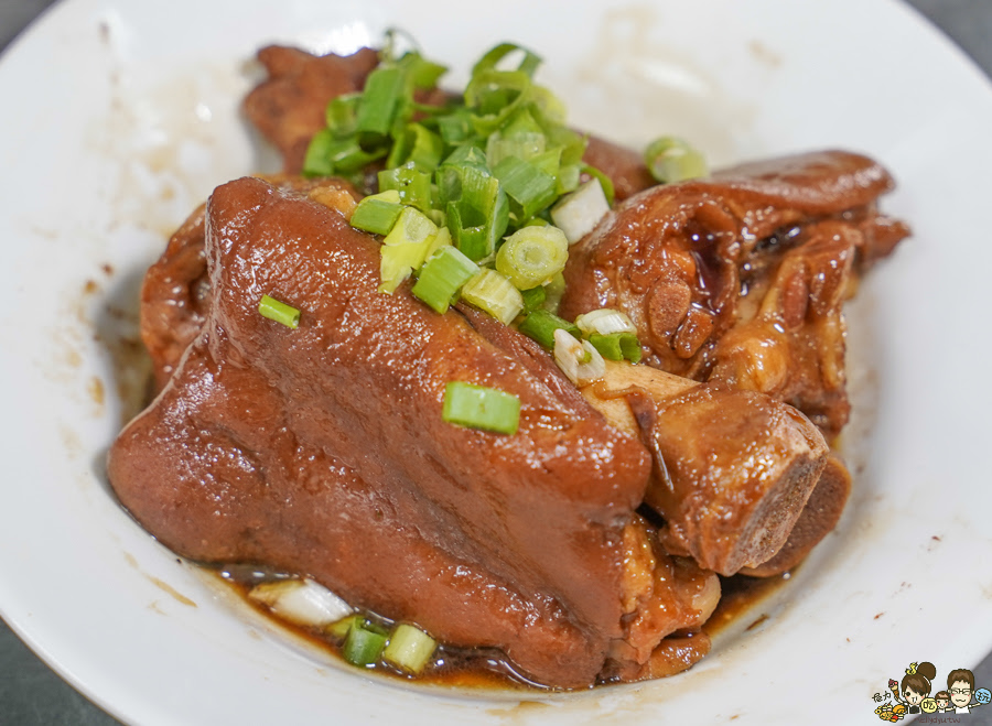 億豪牛肉麵 紅燒牛肉麵 清燉牛肉麵 麵食 乾拌麵 粗拉麵 拉麵 麵食 鳳山美食 大碗 平價 蔥爆 滷味 黑白切