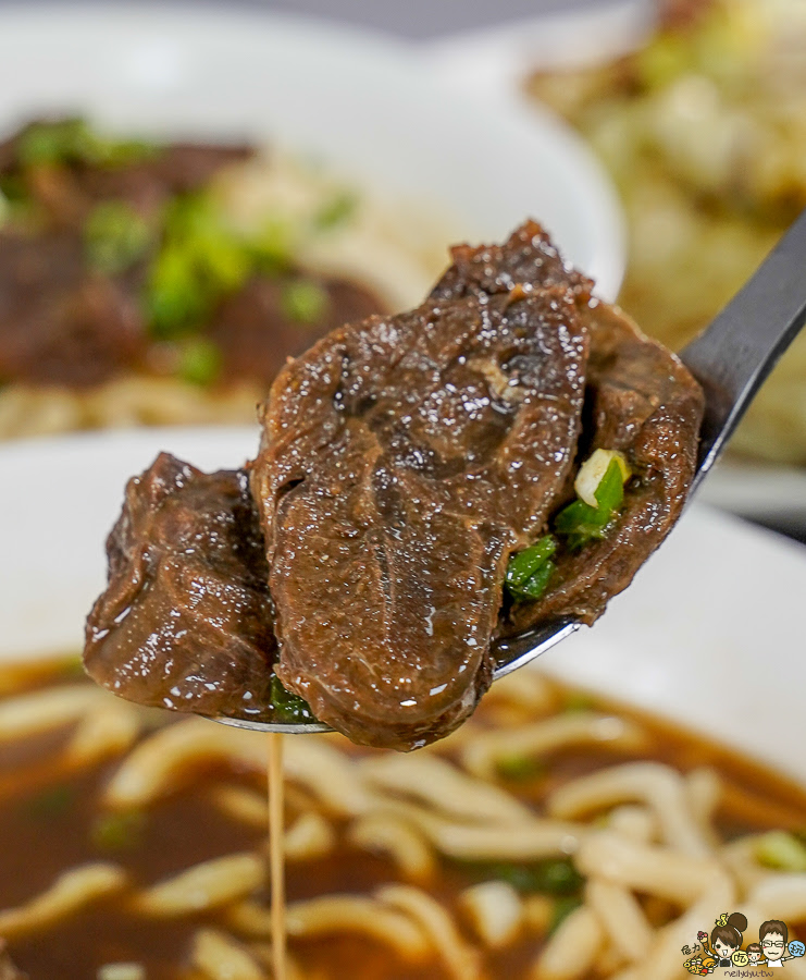 億豪牛肉麵 紅燒牛肉麵 清燉牛肉麵 麵食 乾拌麵 粗拉麵 拉麵 麵食 鳳山美食 大碗 平價 蔥爆 滷味 黑白切