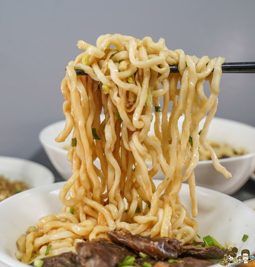 億豪牛肉麵 紅燒牛肉麵 清燉牛肉麵 麵食 乾拌麵 粗拉麵 拉麵 麵食 鳳山美食 大碗 平價 蔥爆 滷味 黑白切