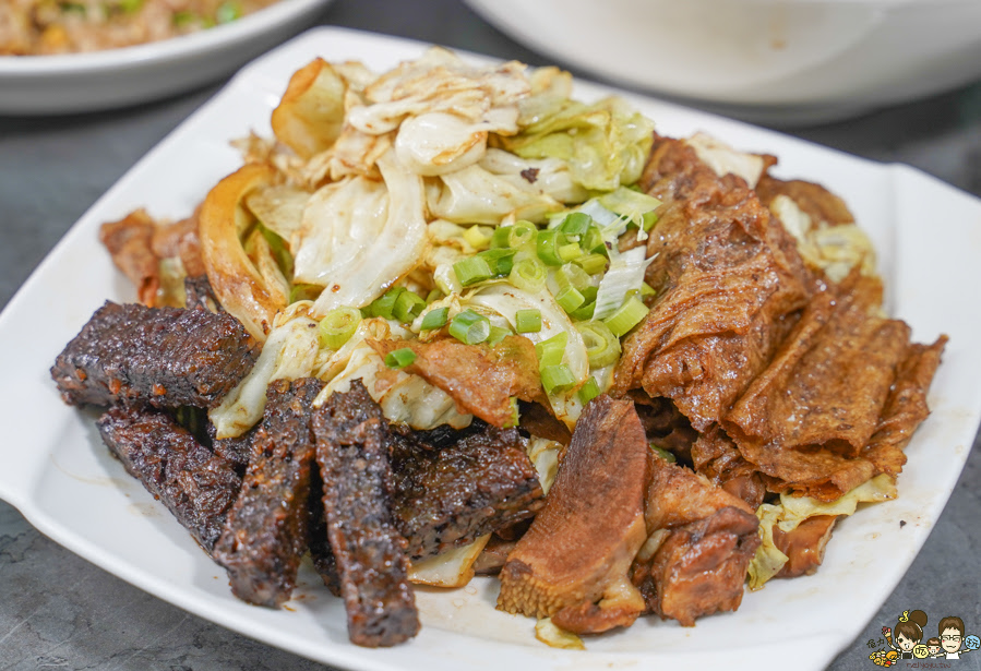 億豪牛肉麵 紅燒牛肉麵 清燉牛肉麵 麵食 乾拌麵 粗拉麵 拉麵 麵食 鳳山美食 大碗 平價 蔥爆 滷味 黑白切