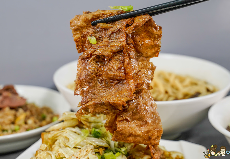 億豪牛肉麵 紅燒牛肉麵 清燉牛肉麵 麵食 乾拌麵 粗拉麵 拉麵 麵食 鳳山美食 大碗 平價 蔥爆 滷味 黑白切